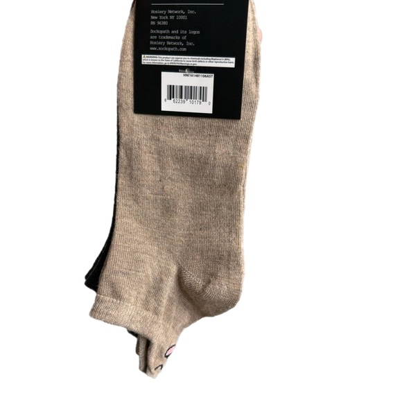 Women's Low Cut Socks With Stay Up Heel Tab Face Design NWT - Picture 3 of 6
